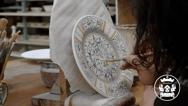 ORVIETO RED ROOSTER: Oval Plate [STRIPED RIM] - Artistica.com